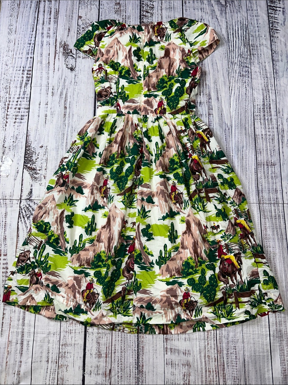 Emily and Fin Green Flare Midi Dress with Cap Sleeves 100% Cotton - Picture 3 of 11